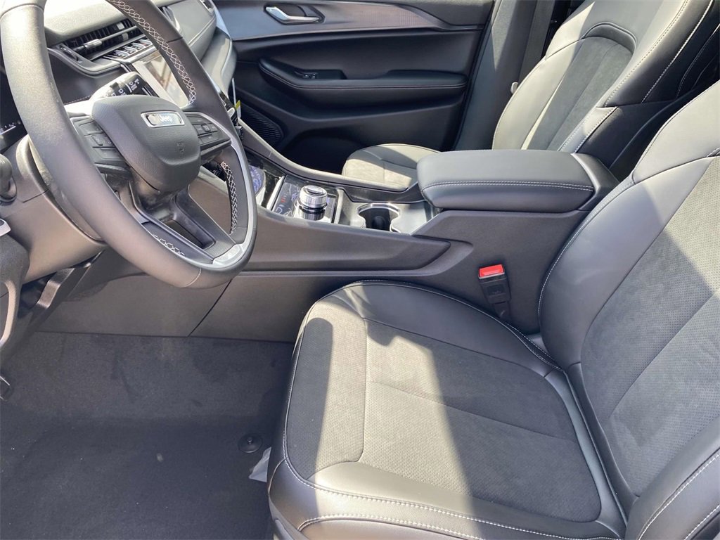 New 2025 Jeep Grand Cherokee L Altitude image 11