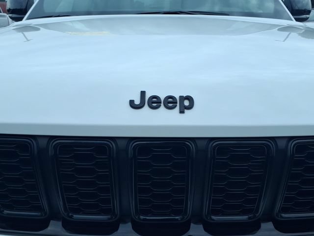 Certified 2023 Jeep Grand Cherokee Altitude AWD/4WD image 12