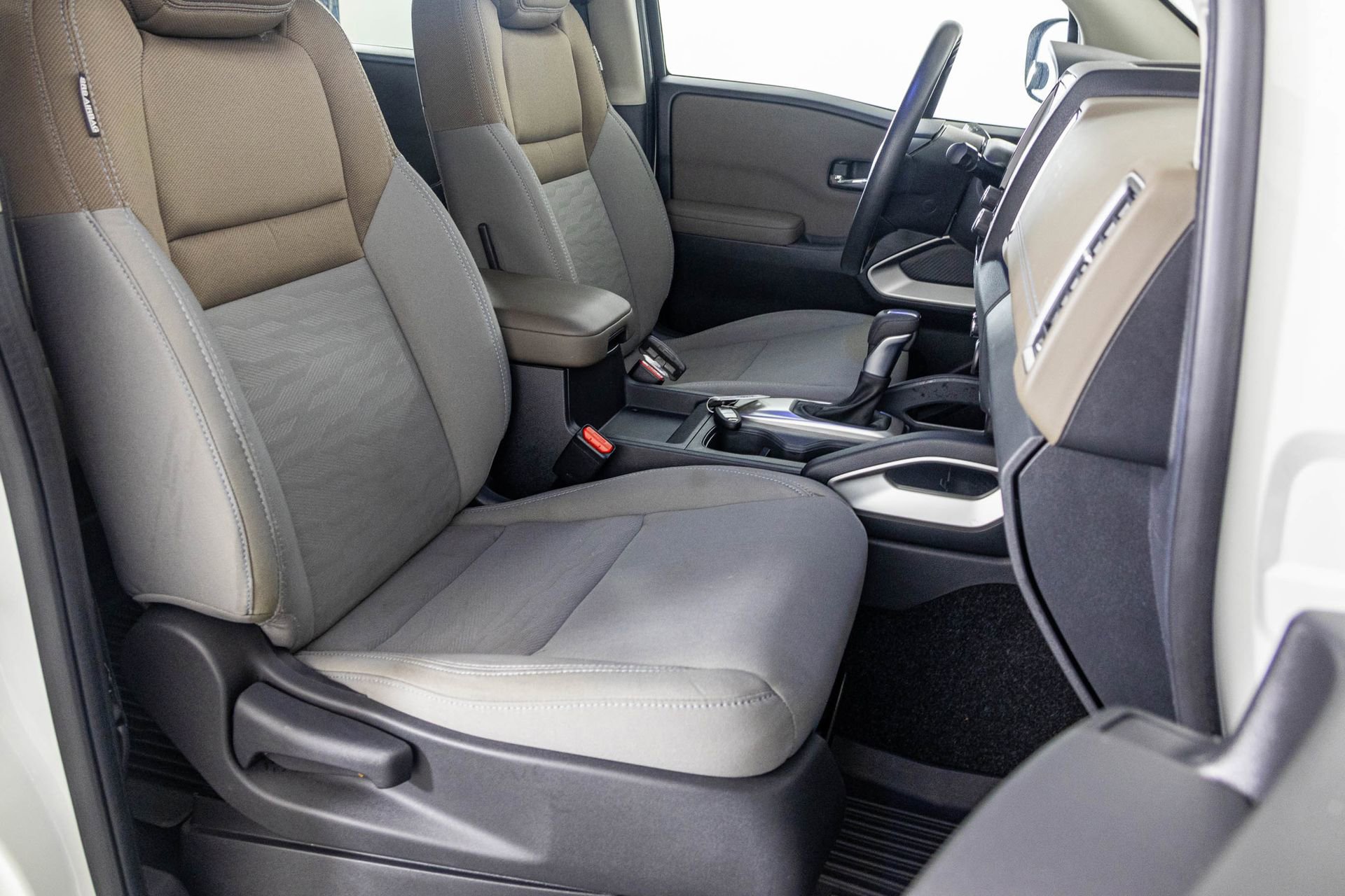 Used 2022 Nissan Frontier SV image 42