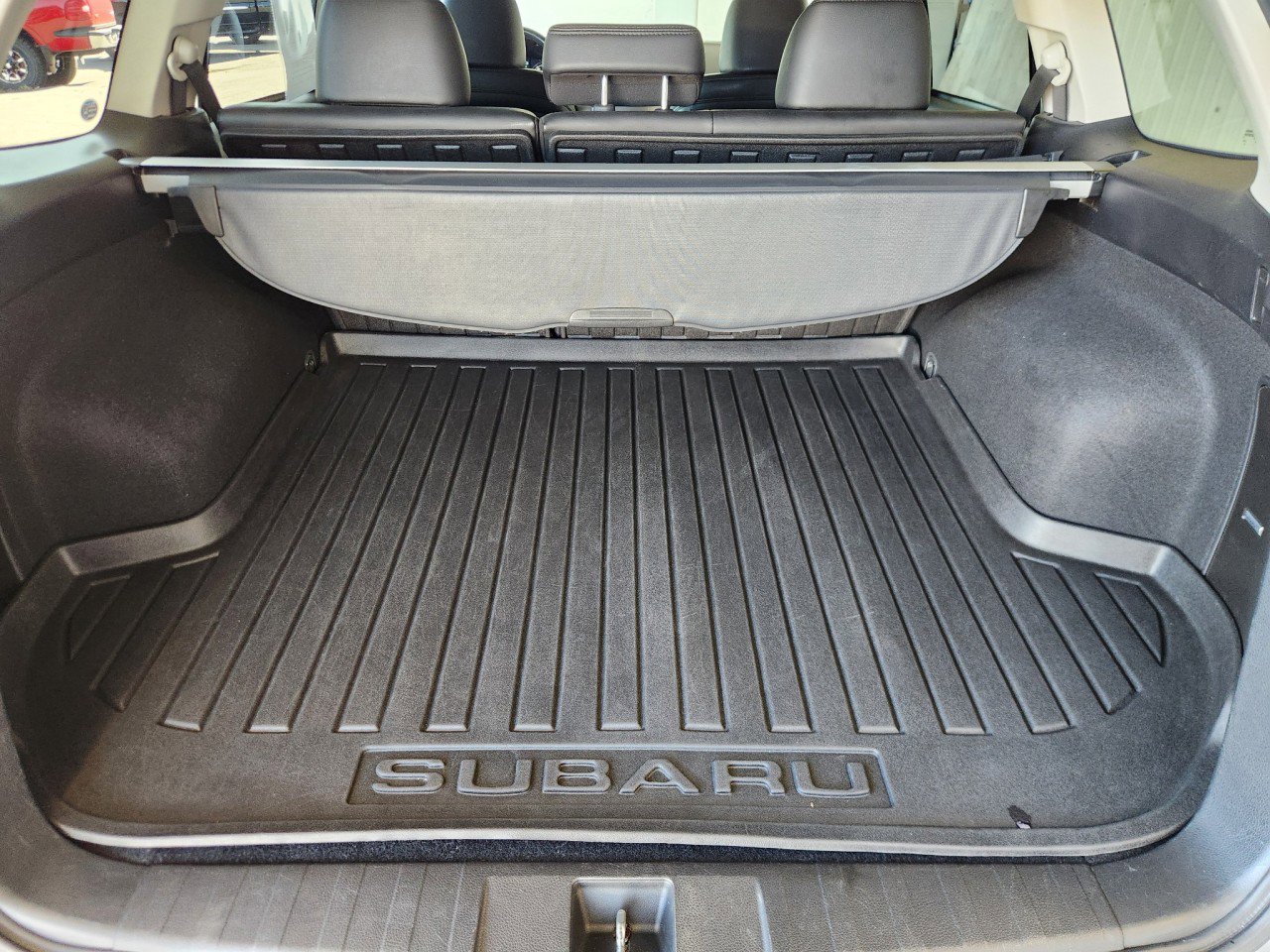 Used 2013 Subaru Outback 3.6R Limited AWD/4WD image 10