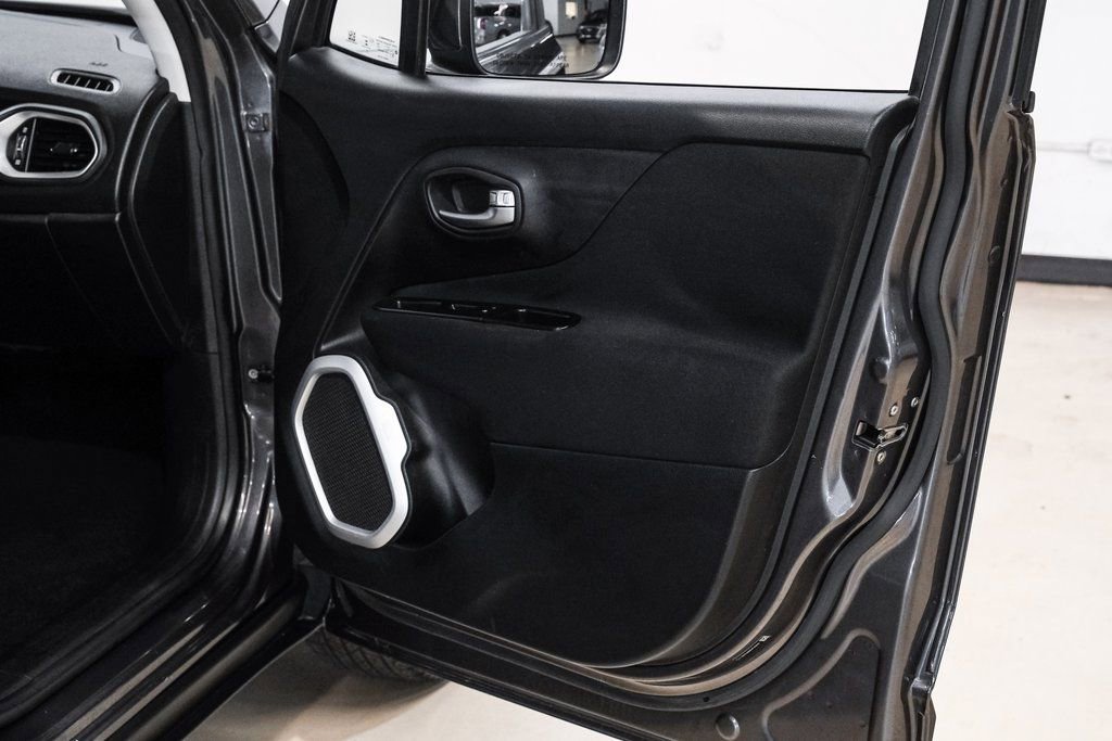 Used 2018 Jeep Renegade Latitude FWD image 47