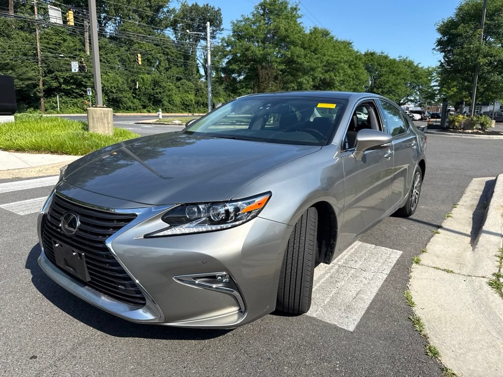 Used 2018 Lexus ES 350 w/ Luxury Package w/Wood Trim FWD image 3