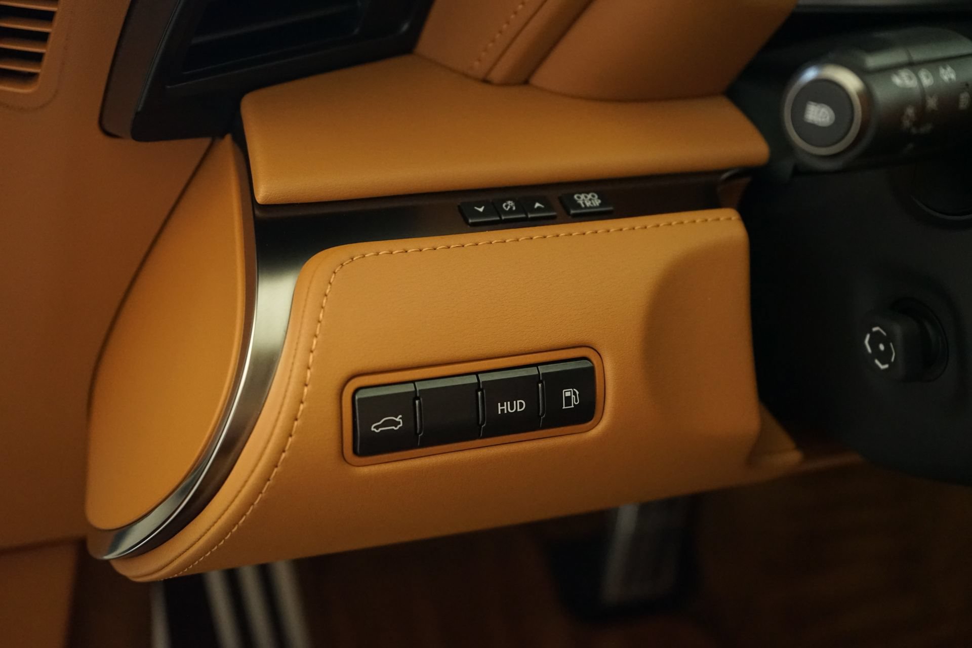 Used 2018 Lexus LC 500 Coupe w/ Performance Package RWD image 35