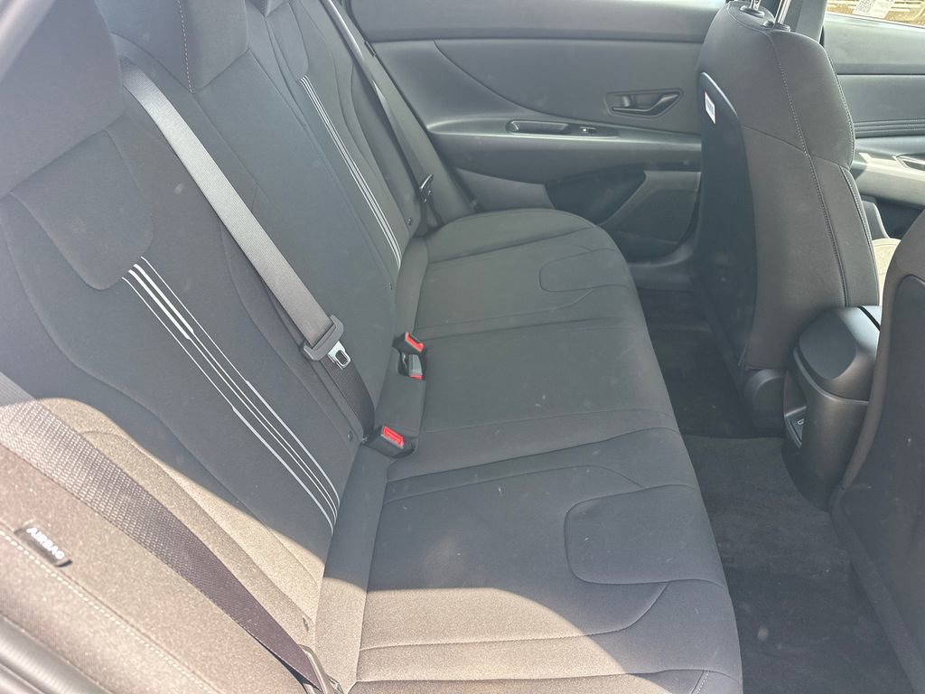 Used 2025 Hyundai Elantra Sport image 15
