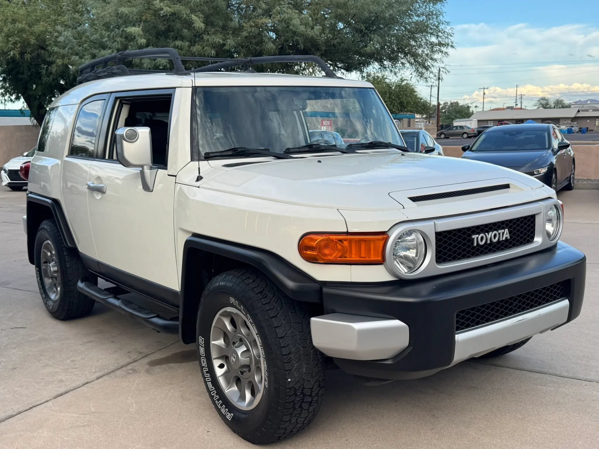 Used 2013 Toyota FJ Cruiser 2WD w/ Convenience Pkg image 3