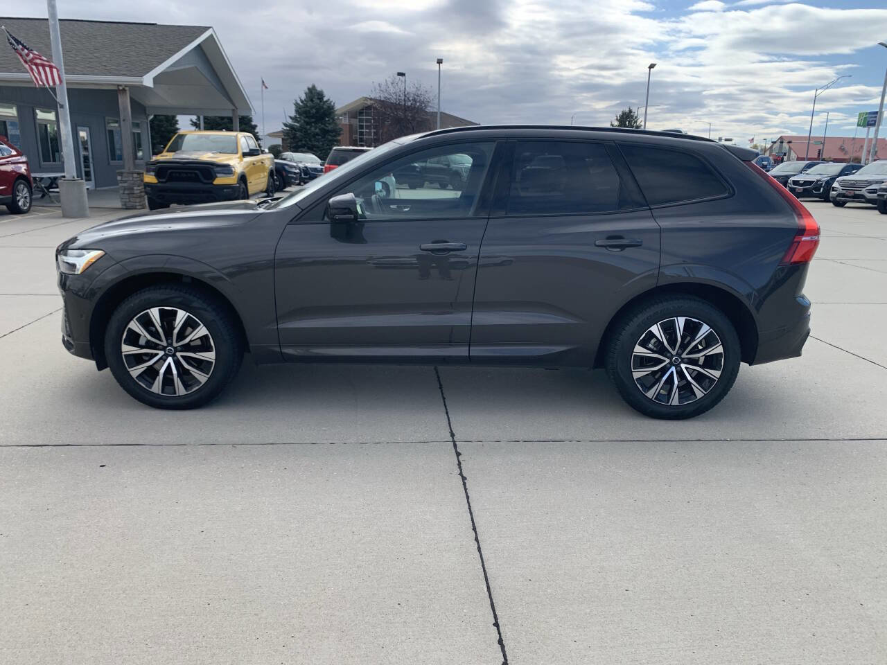 Used 2025 Volvo XC60 B5 Plus w/ Climate Package image 10