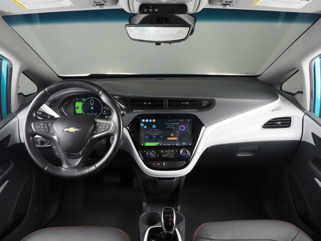 Used 2021 Chevrolet Bolt Premier w/ Infotainment Package FWD image 3