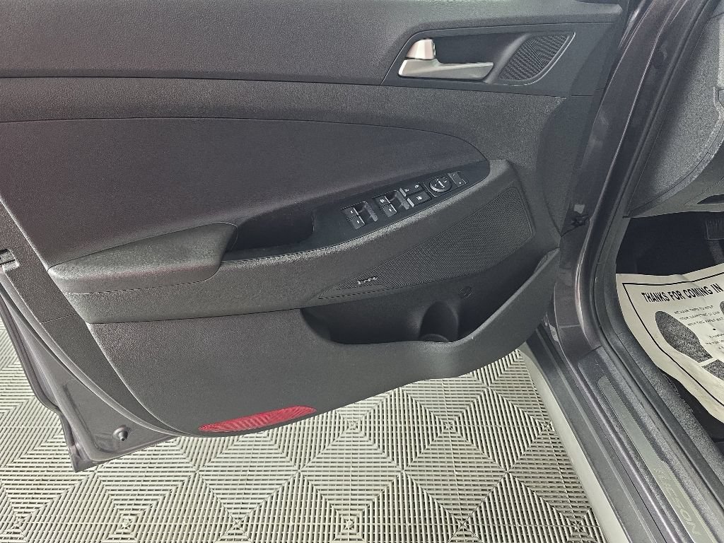 Used 2021 Hyundai Tucson Limited w/ Cargo Package AWD/4WD image 11