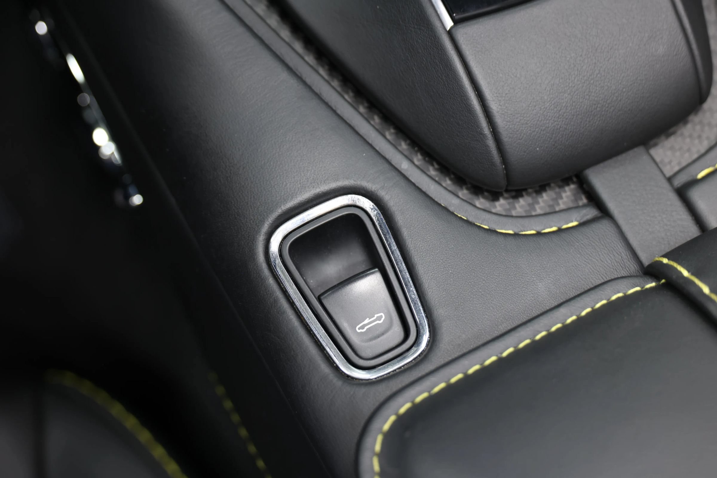 Used 2021 Aston Martin DBS Superleggera Volante RWD image 50