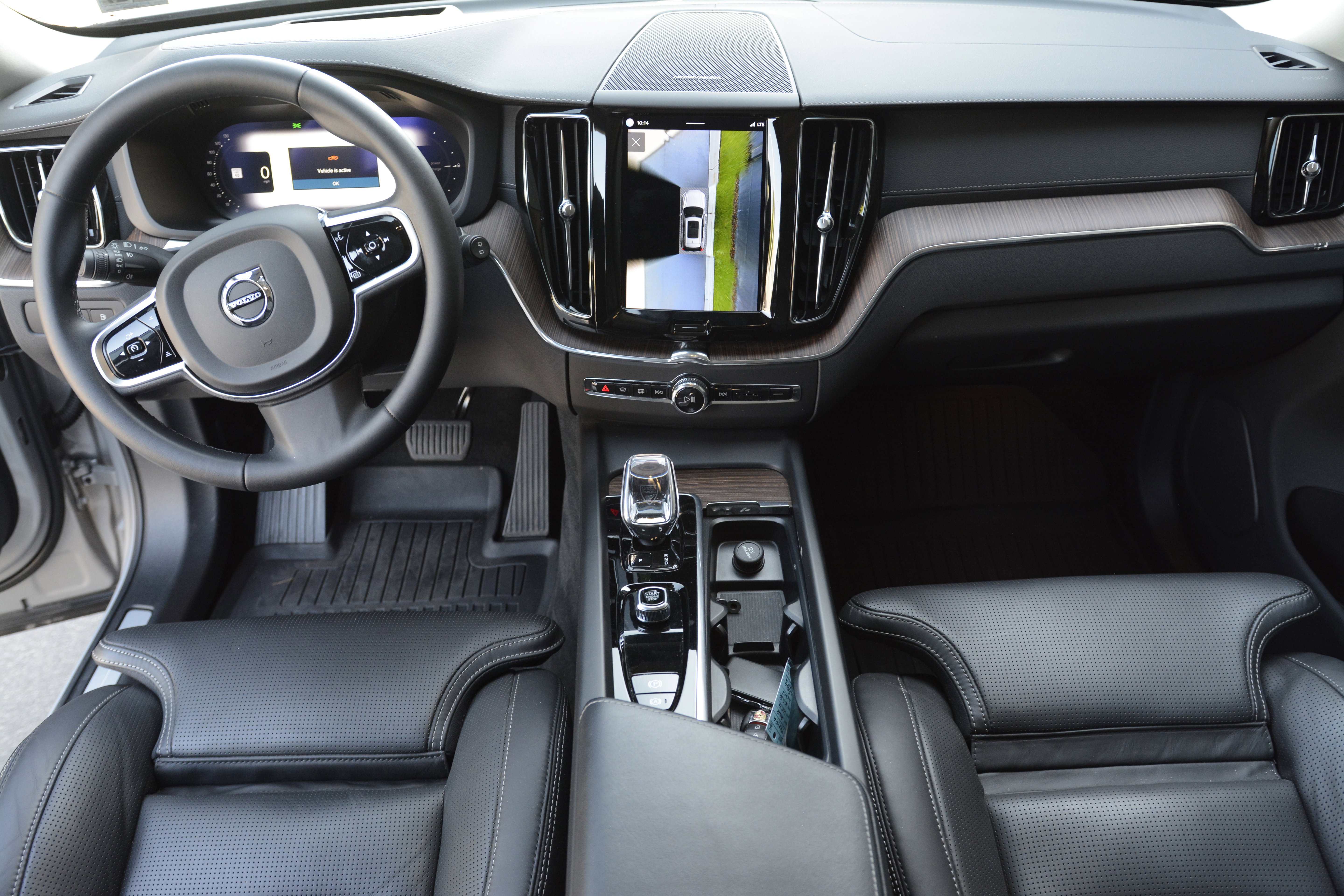 Used 2023 Volvo XC60 T8 Ultimate image 12