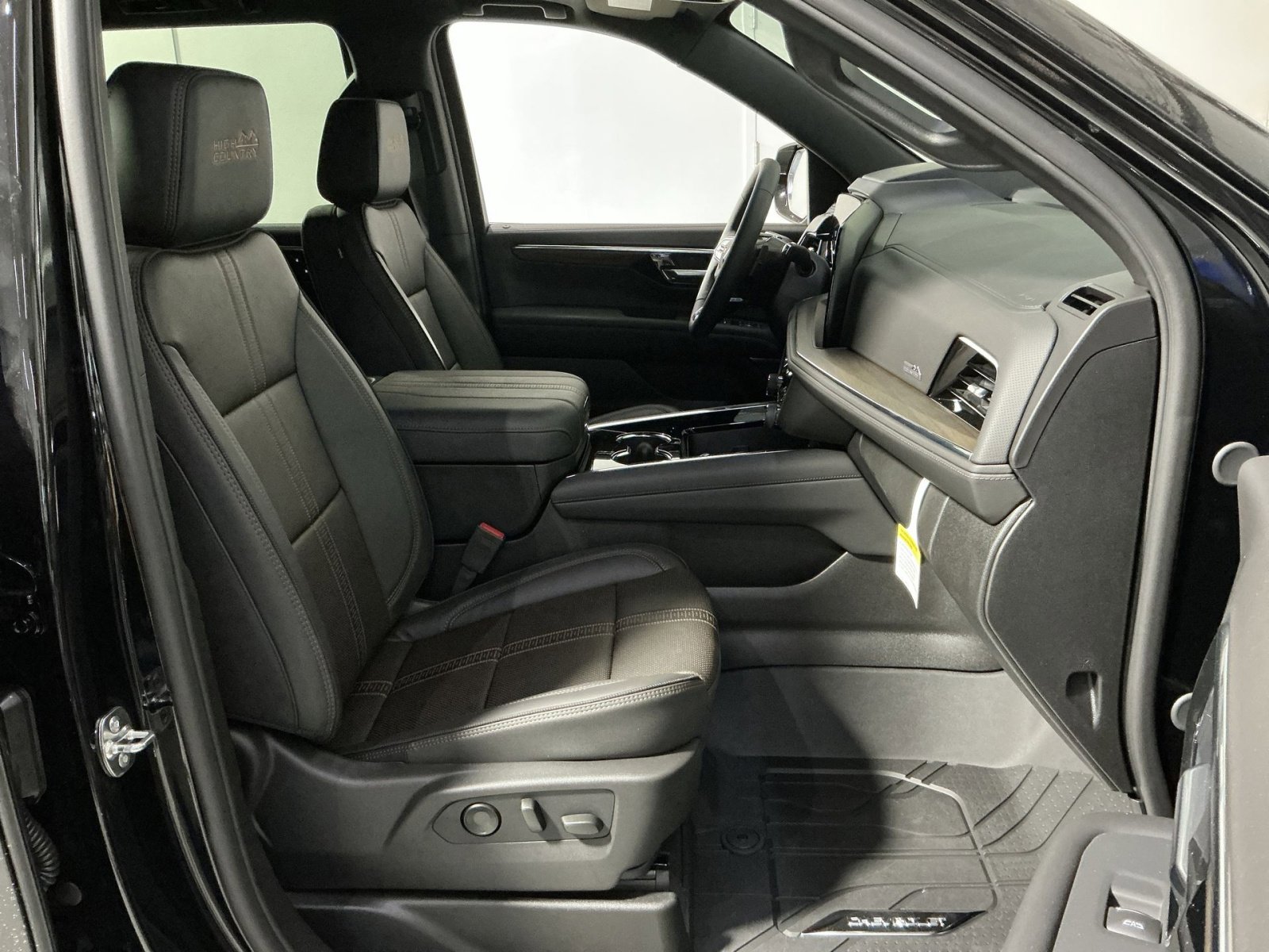 New 2026 Chevrolet Tahoe High Country w/ Sun And Tow Package image 35