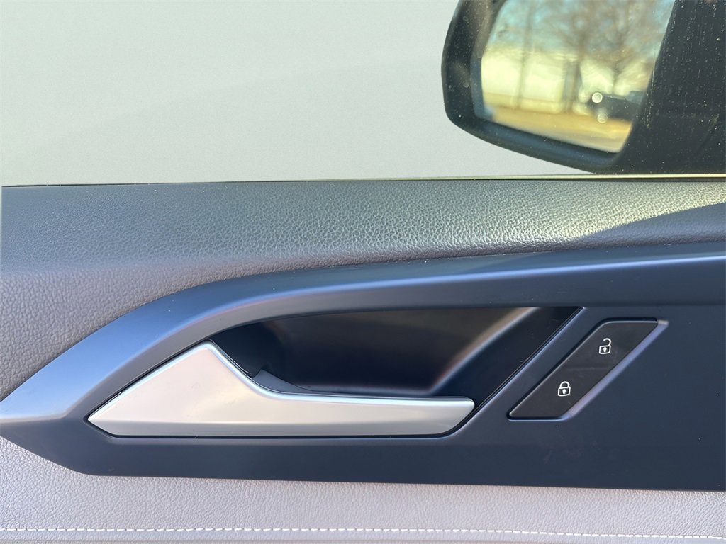 Used 2024 Volkswagen Taos SE w/ Panoramic Sunroof Package image 13