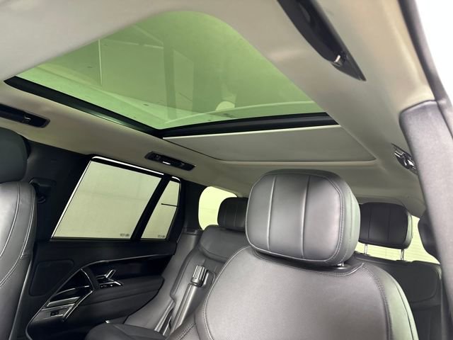 Used 2022 Land Rover Range Rover SE image 12