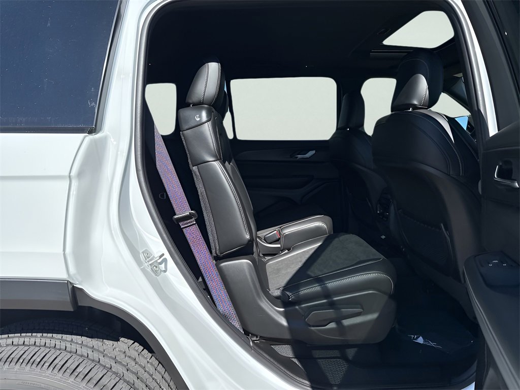 New 2025 Jeep Grand Cherokee L Altitude image 11