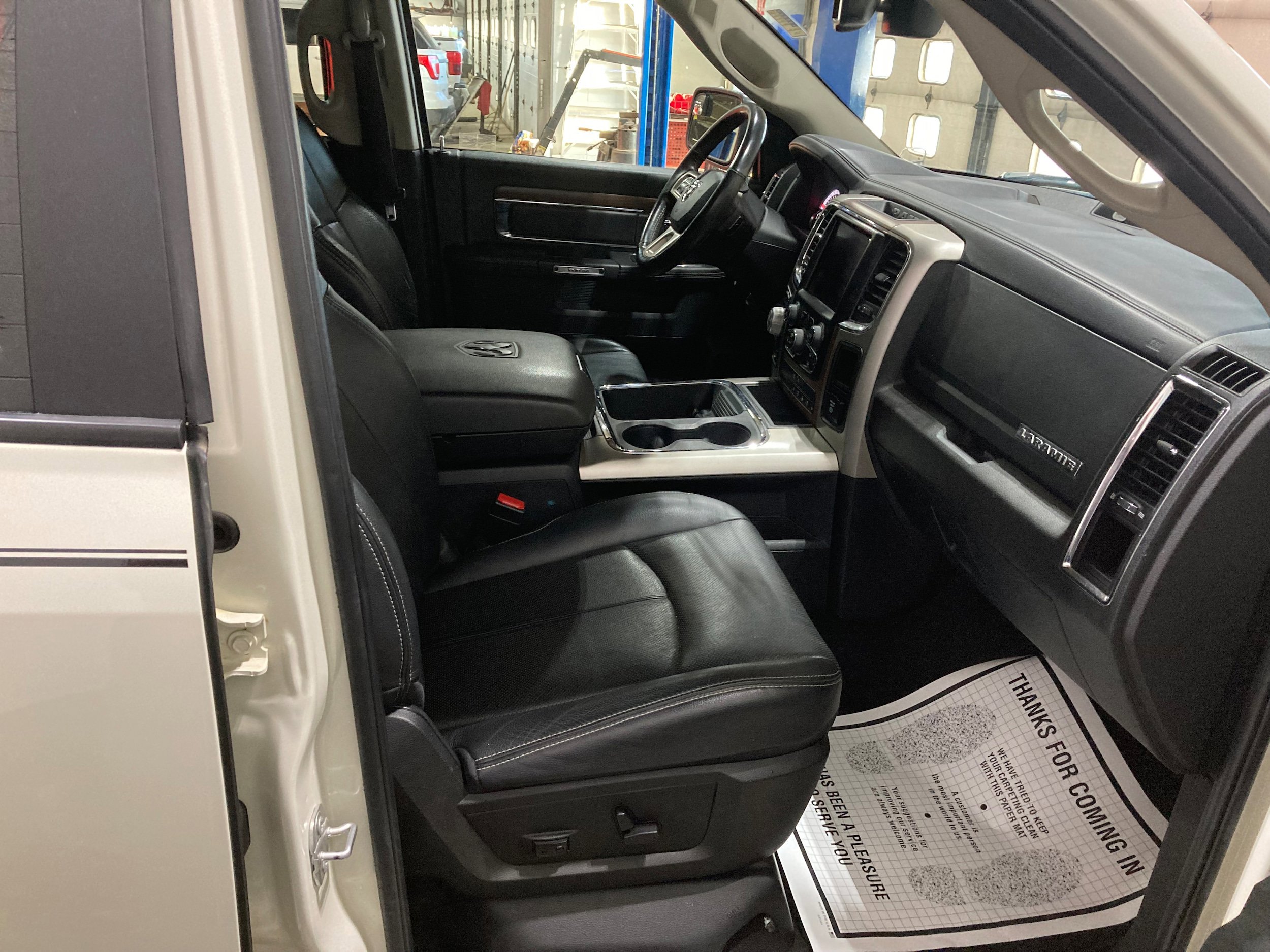 Used 2018 RAM 1500 Laramie w/ Convenience Group AWD/4WD image 4