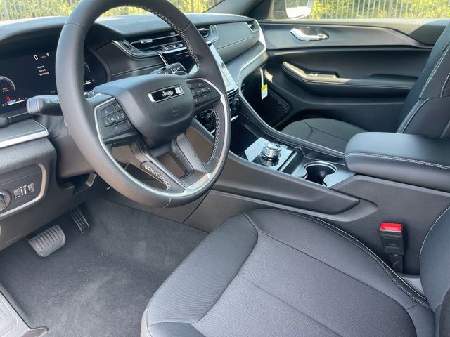 New 2025 Jeep Grand Cherokee L Laredo image 15