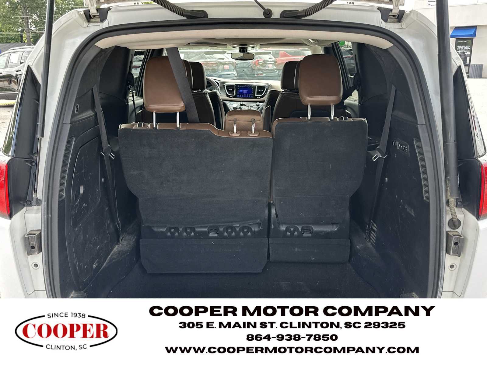 Used 2017 Chrysler Pacifica Limited w/ UConnect Theater Package FWD image 17