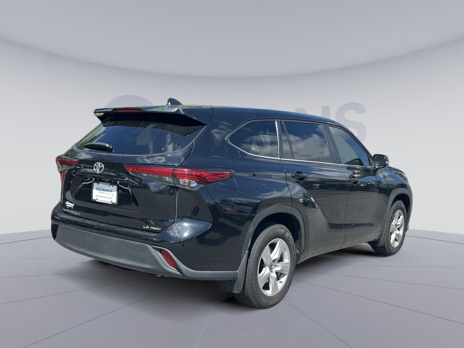 Used 2023 Toyota Highlander LE AWD/4WD image 11