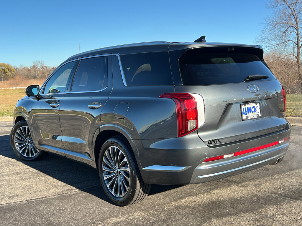 Used 2024 Hyundai Palisade Calligraphy image 2