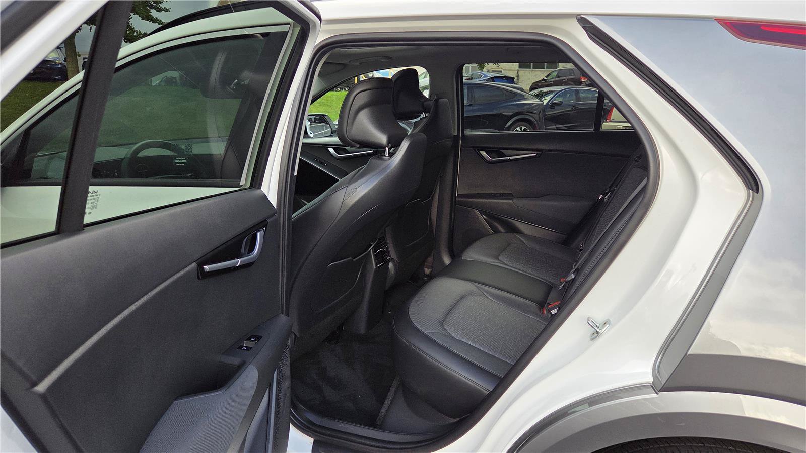 Certified 2023 Kia Niro Wave w/ Wave Preserve Package FWD image 27