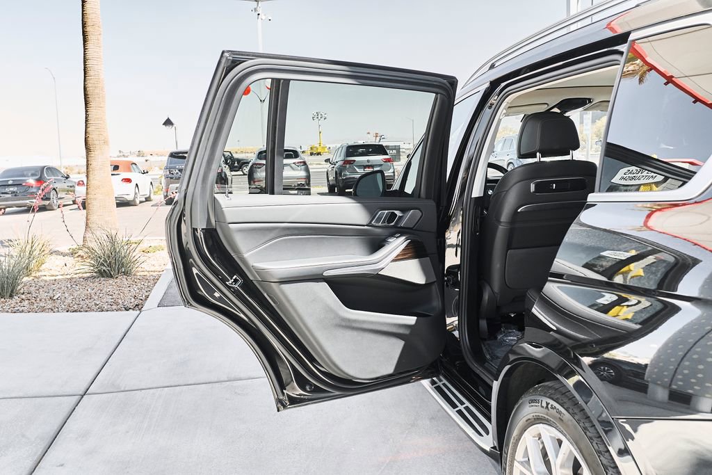Used 2026 BMW X7 xDrive40i w/ Premium Package AWD/4WD image 13