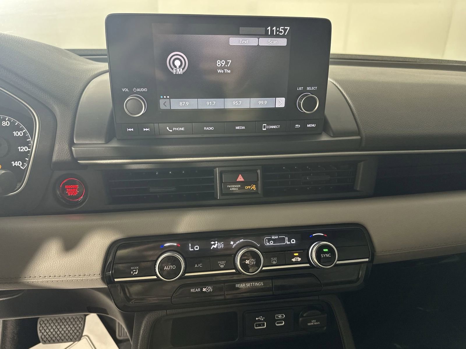 Used 2023 Honda Pilot LX image 25