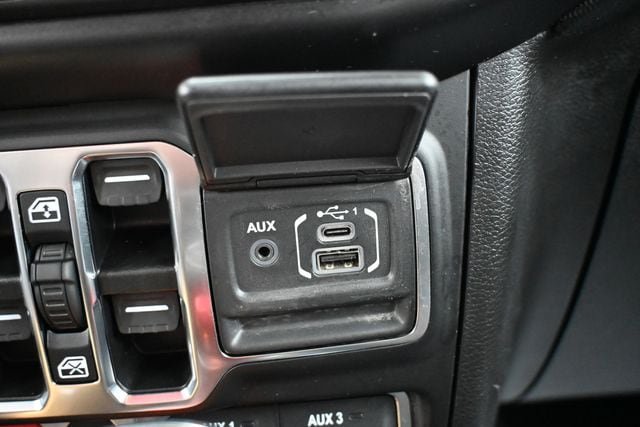 Used 2021 Jeep Gladiator Rubicon w/ Cold Weather Group AWD/4WD image 29