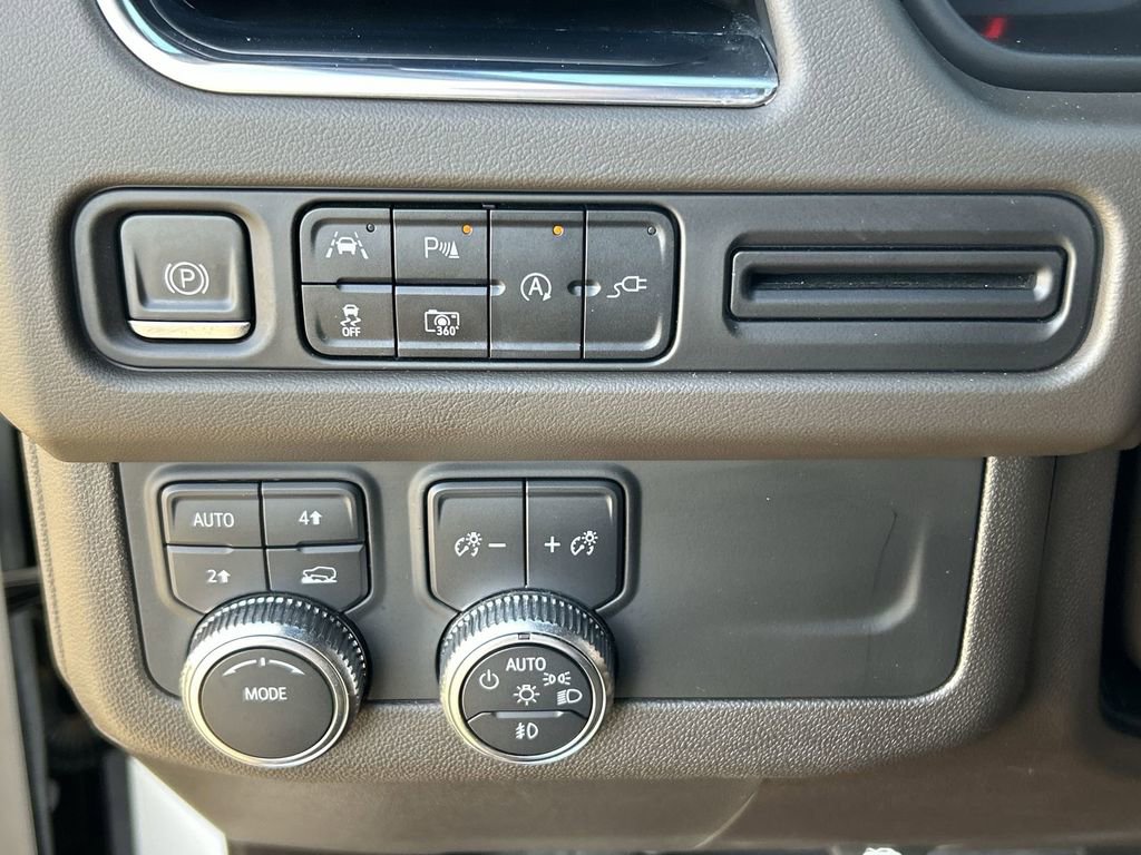 Used 2022 GMC Yukon SLT w/ SLT Premium Package image 18