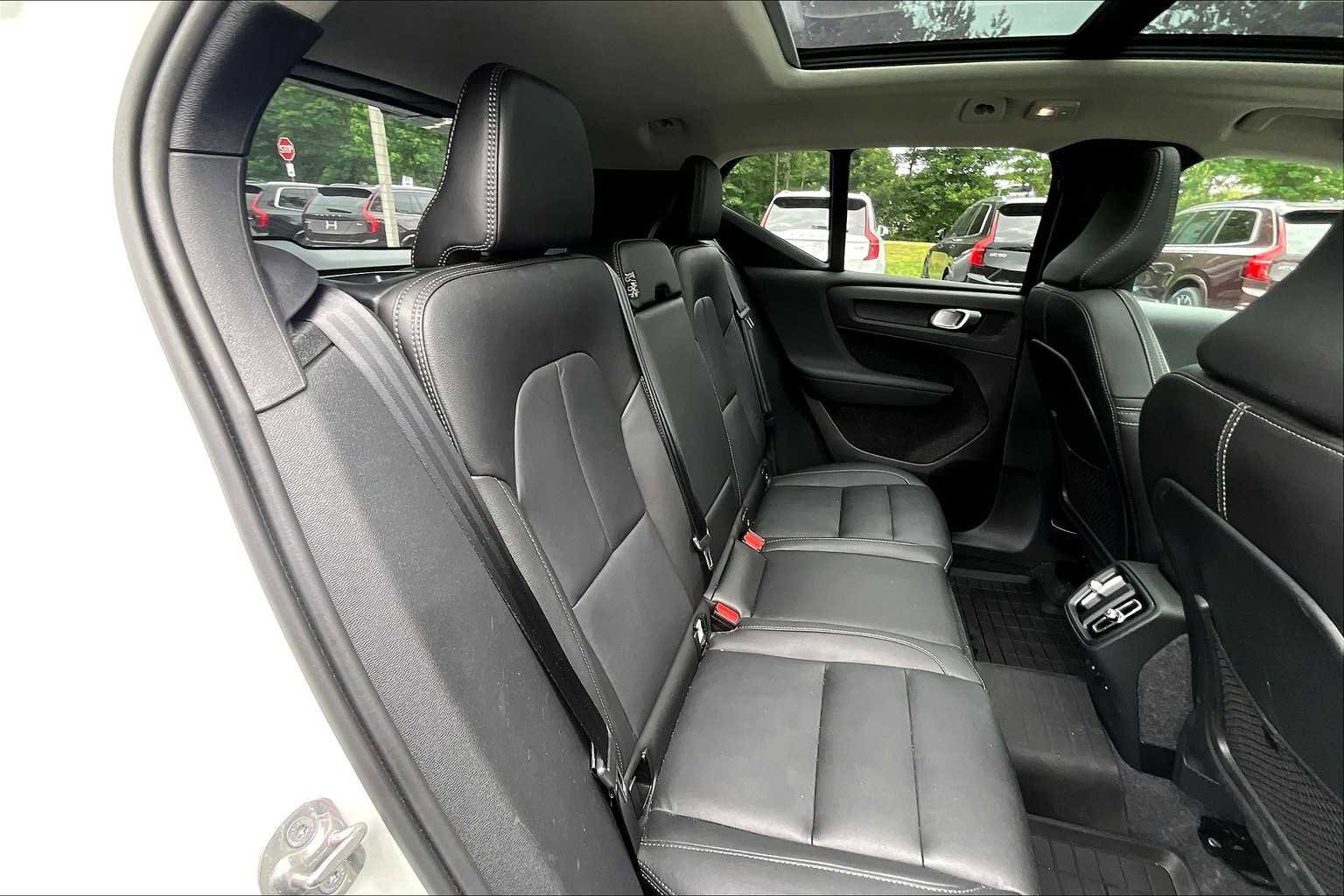 Used 2025 Volvo XC40 B5 Plus w/ Protection Package Premier image 18