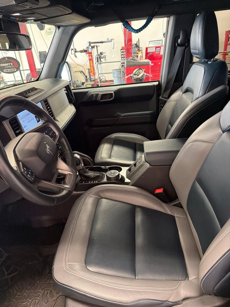 Used 2024 Ford Bronco Outer Banks AWD/4WD image 2