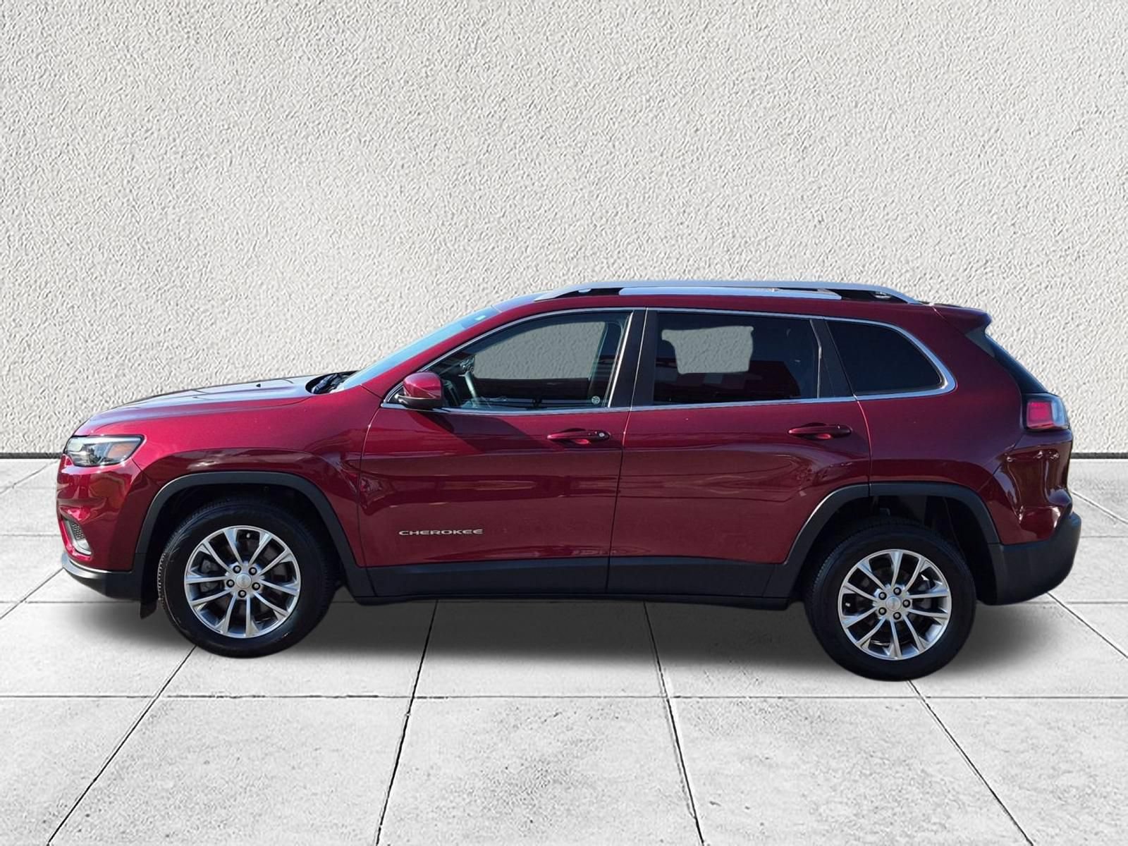 Used 2019 Jeep Cherokee Latitude Plus w/ Comfort/Convenience Group FWD image 6