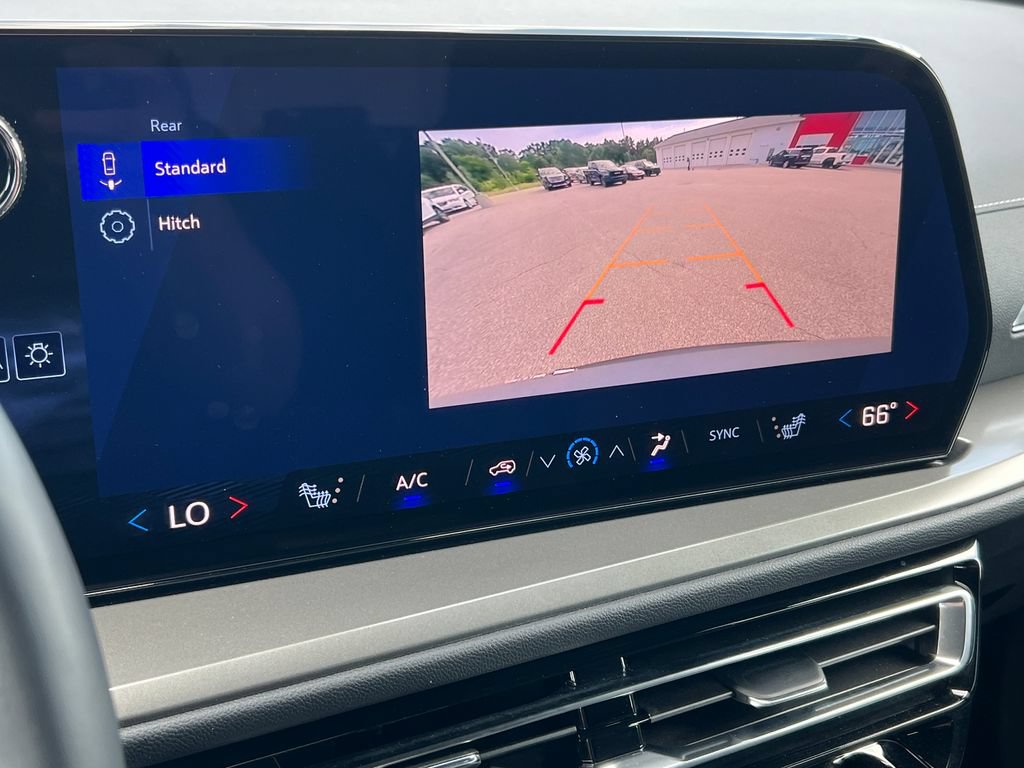 Used 2026 Chevrolet Traverse LT AWD/4WD image 25