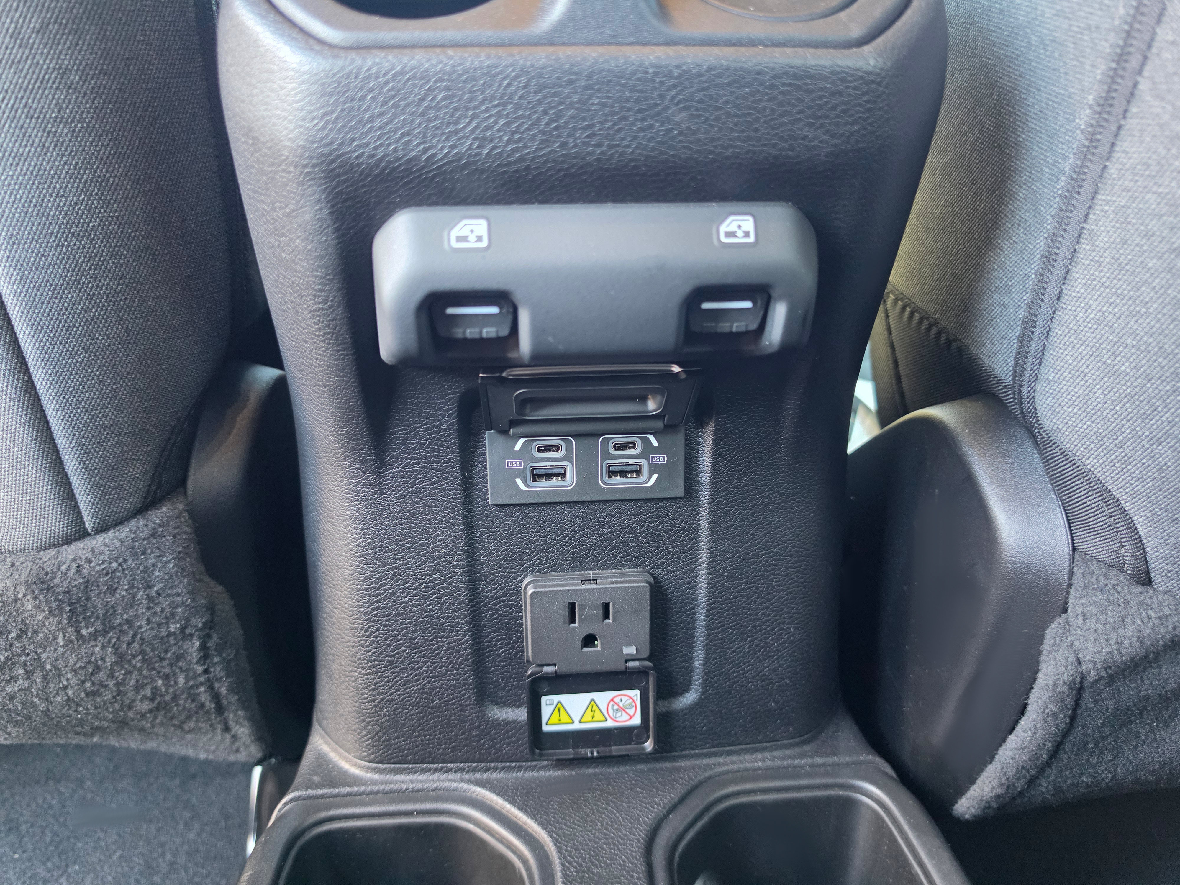 Used 2026 Jeep Wrangler Unlimited Sahara AWD/4WD image 16