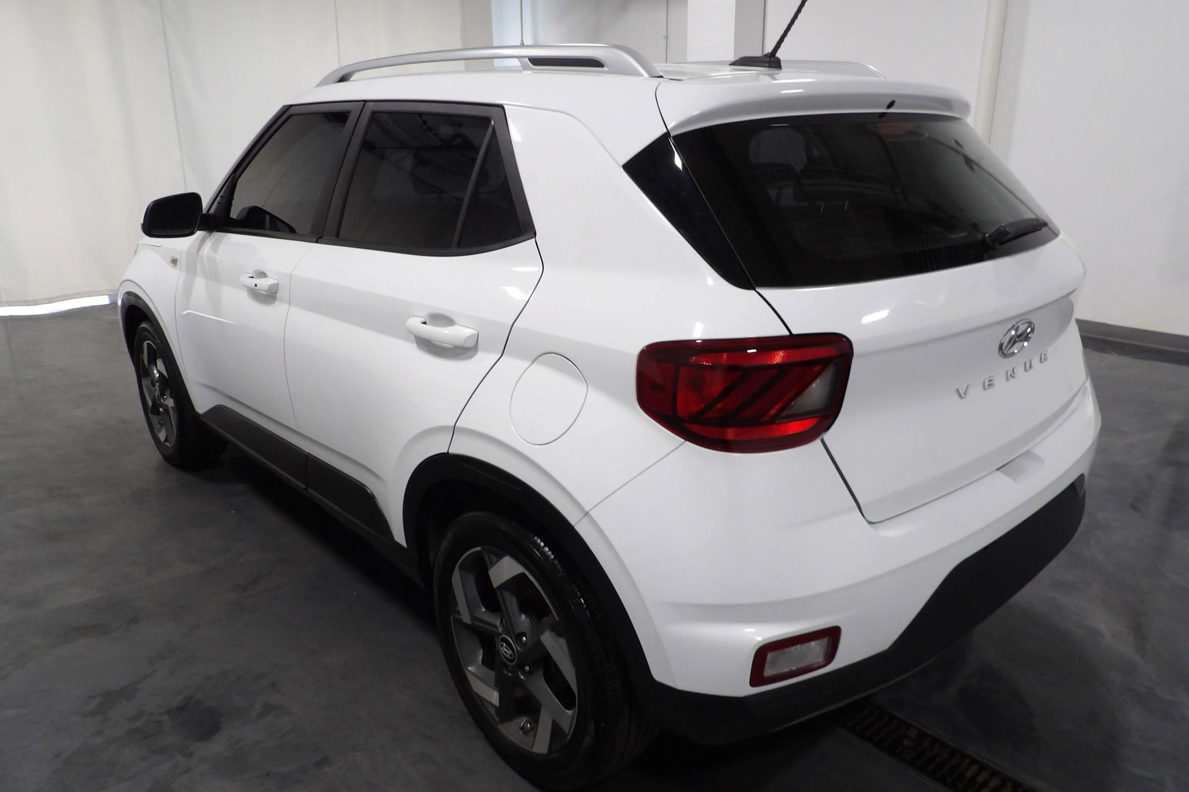 Used 2024 Hyundai Venue SEL image 7