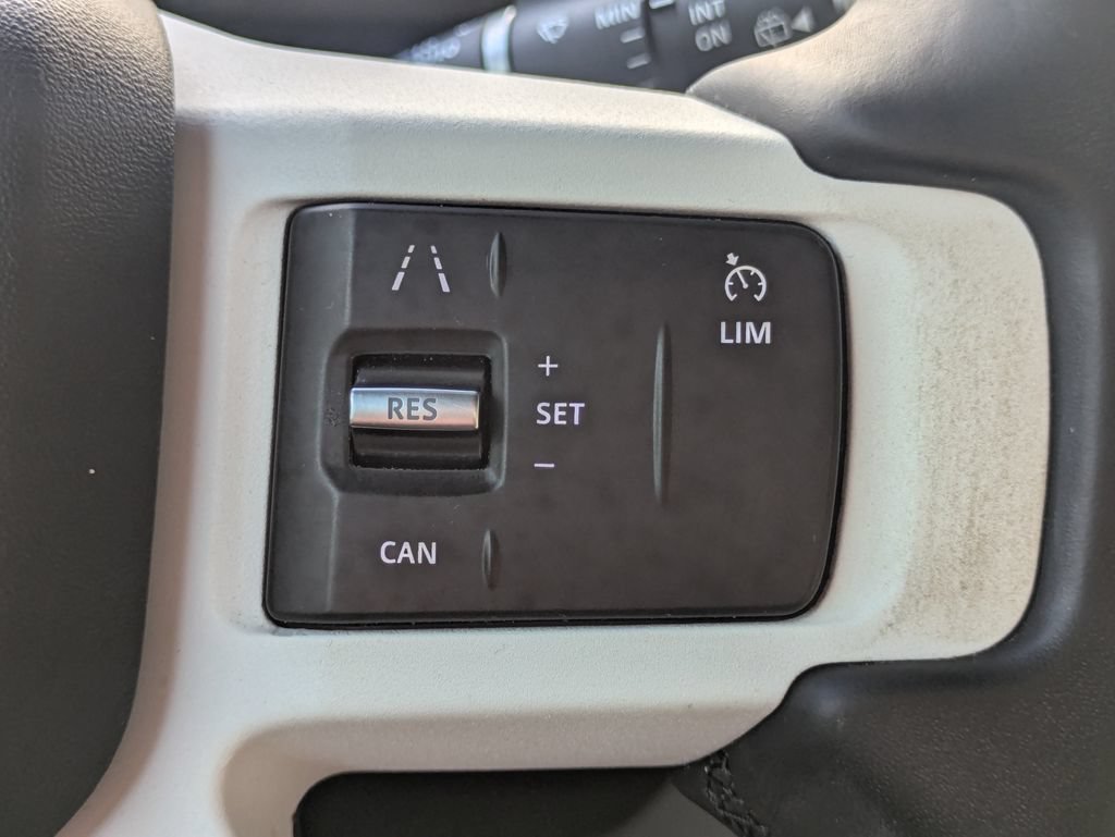 Used 2023 Land Rover Defender 110 SE AWD/4WD image 27