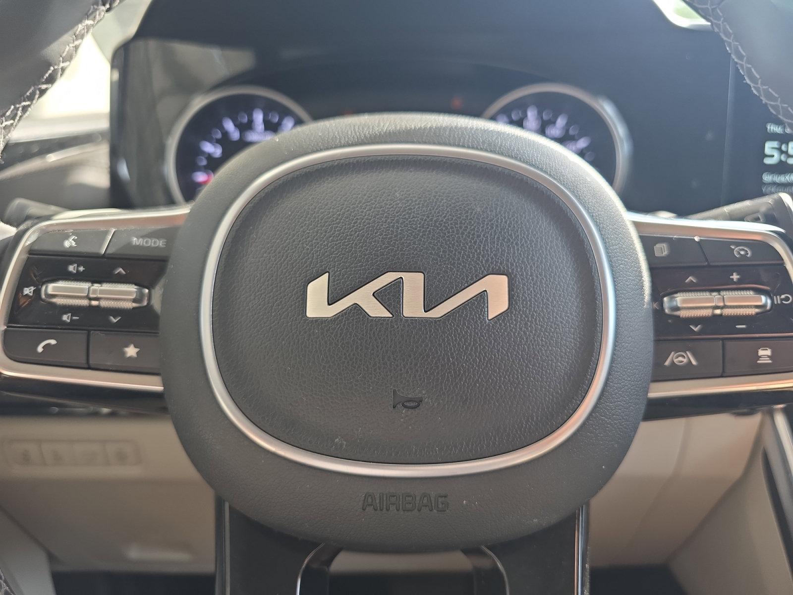 Certified 2024 Kia Carnival EX FWD image 9