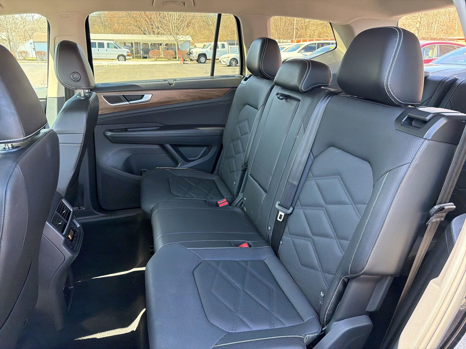Used 2025 Volkswagen Atlas SE AWD/4WD image 22