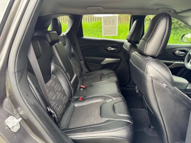 Used 2022 Jeep Cherokee Latitude AWD/4WD image 17