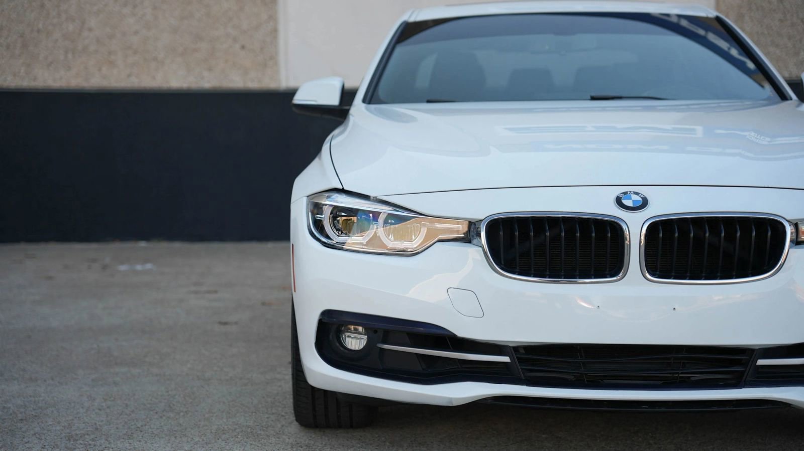 Used 2018 BMW 330i xDrive Sedan w/ Convenience Package image 3