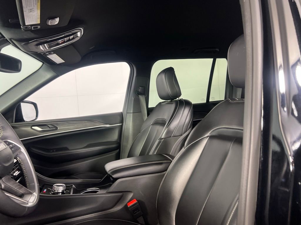 Used 2024 Jeep Grand Cherokee Limited image 23