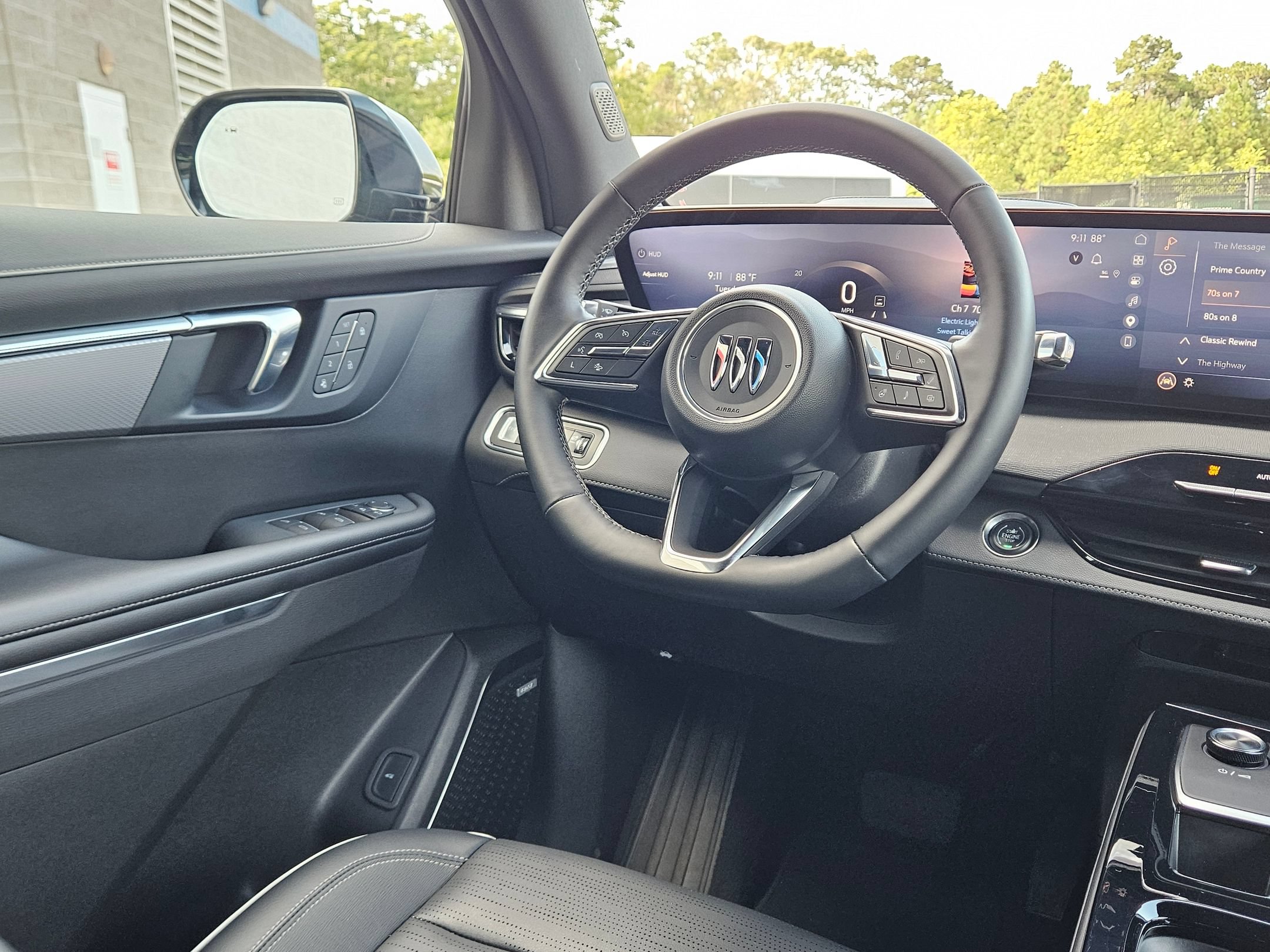 Used 2025 Buick Enclave Sport Touring w/ Power Package FWD image 9