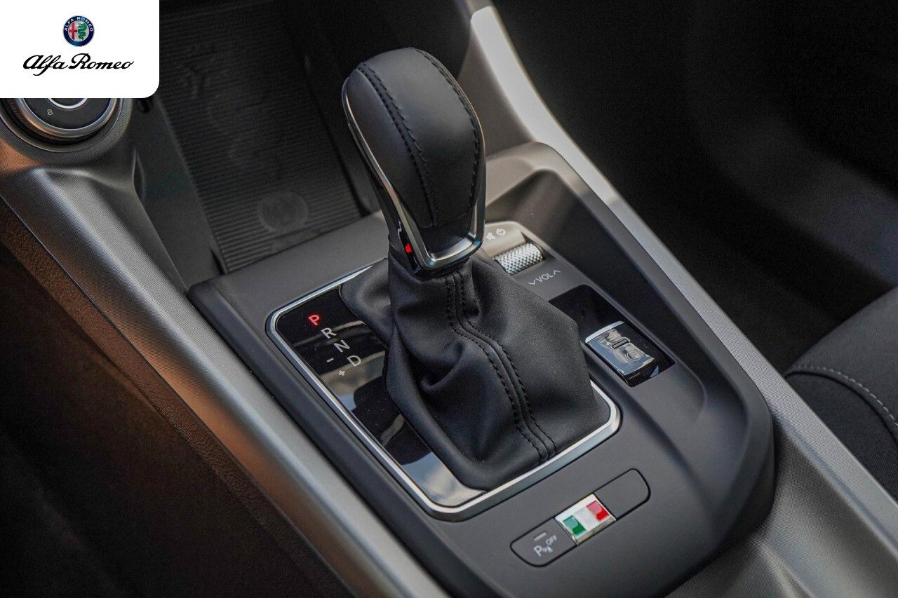 New 2025 Alfa Romeo Tonale image 14