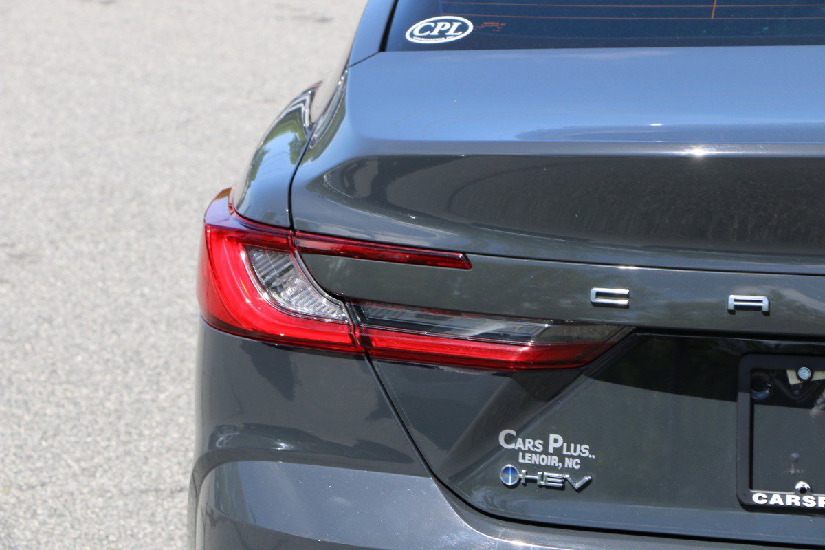 Used 2025 Toyota Camry XLE FWD image 6