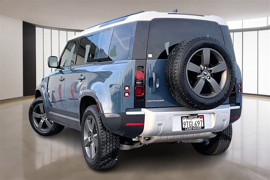 Used 2025 Land Rover Defender 110 S image 4