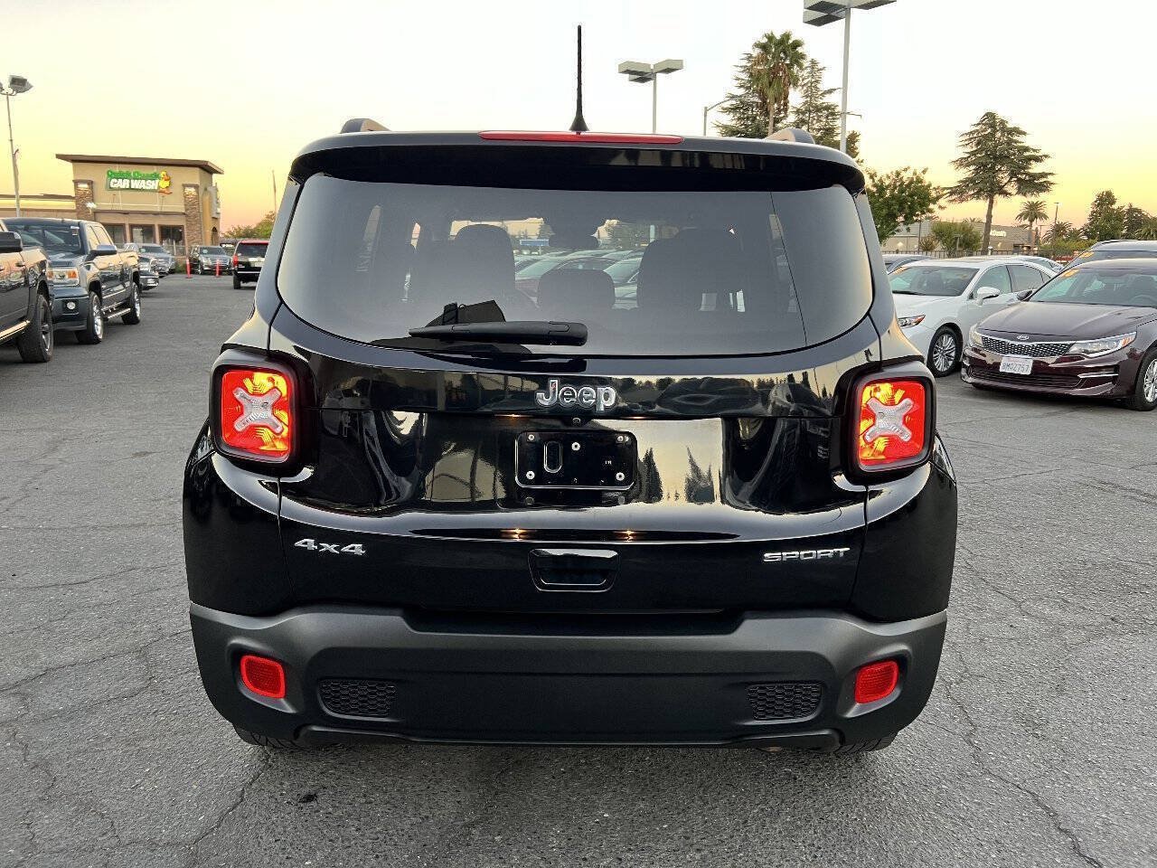 Used 2020 Jeep Renegade Sport w/ Sport Appearance Group AWD/4WD image 5