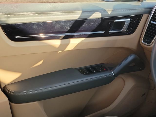 Used 2021 Porsche Cayenne S image 21