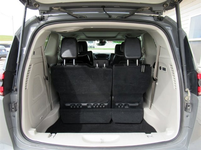 Used 2022 Chrysler Pacifica Limited image 10