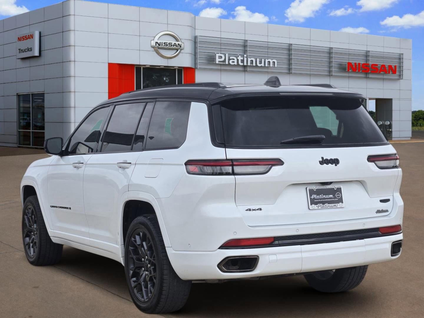 Used 2024 Jeep Grand Cherokee L Summit w/ High Altitude Package image 4