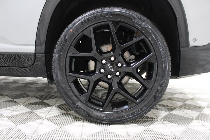 Used 2025 Chevrolet Traverse RS AWD/4WD image 48