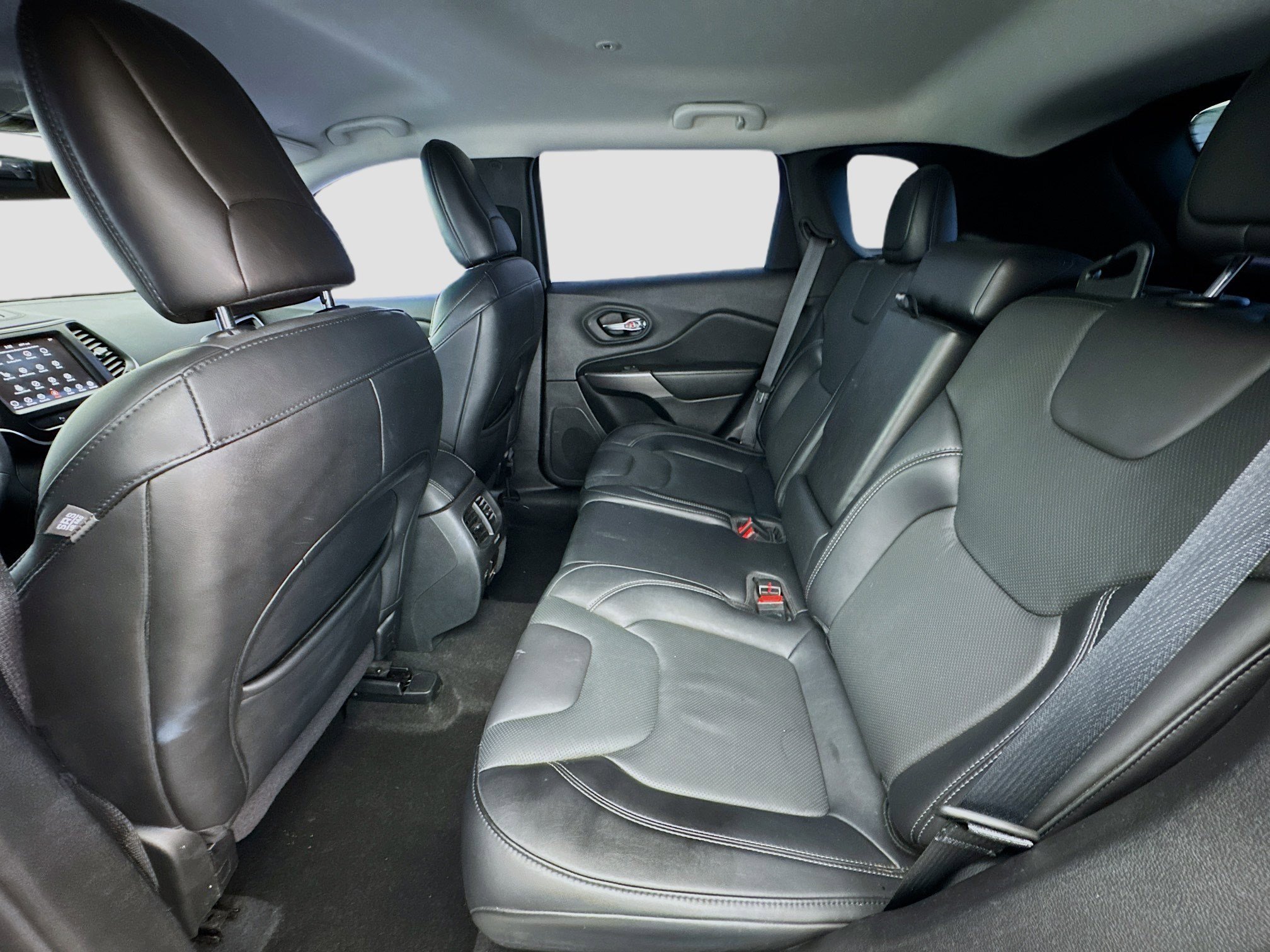 Used 2021 Jeep Cherokee Latitude Lux w/ Comfort/Convenience Group image 15